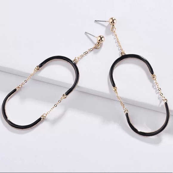 Anthropologie Black Enamel Gold Plated Horseshoe Chain Drop Earrings D5 - Picture 1 of 3